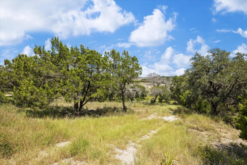 1102 Debco LN, Spicewood, TX 78669