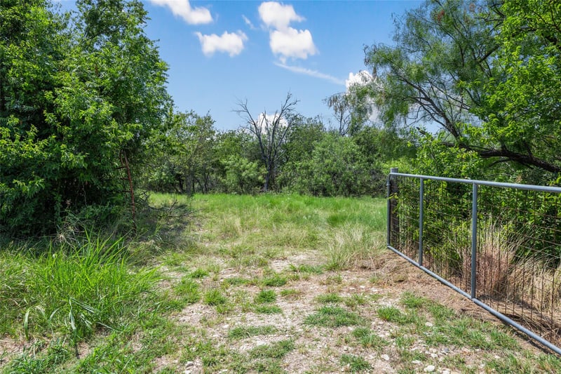 925 1st ST, Jarrell, TX 76537