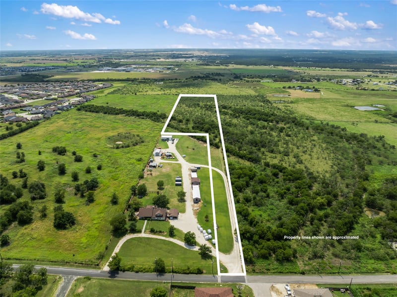 925 1st ST, Jarrell, TX 76537