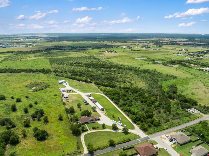 925 1st ST, Jarrell, TX 76537