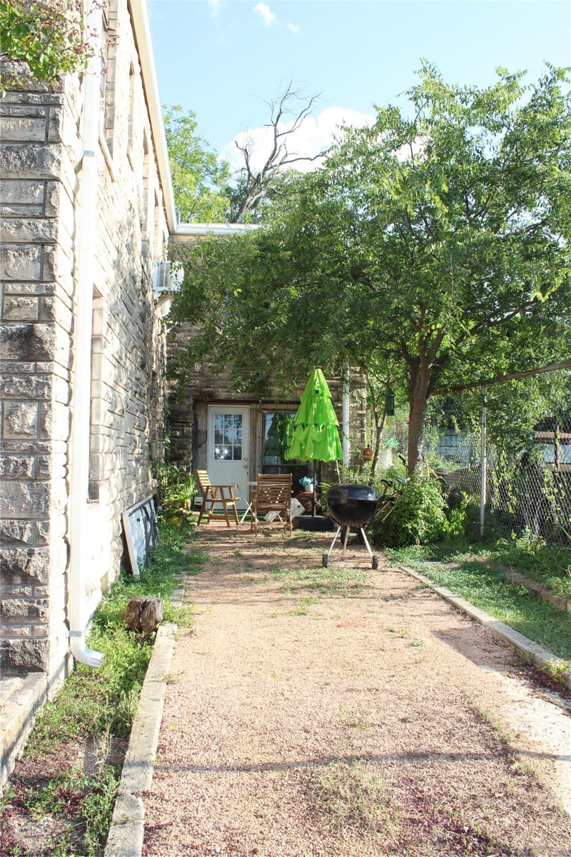 615 Pecan ST, Junction, TX 76849