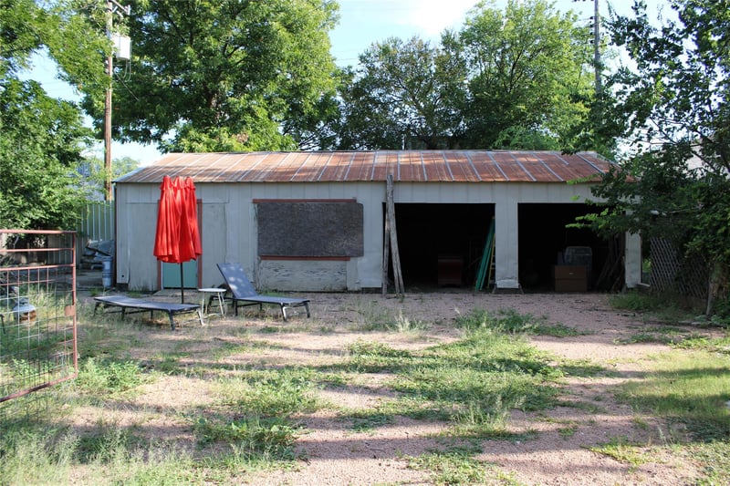 615 Pecan ST, Junction, TX 76849