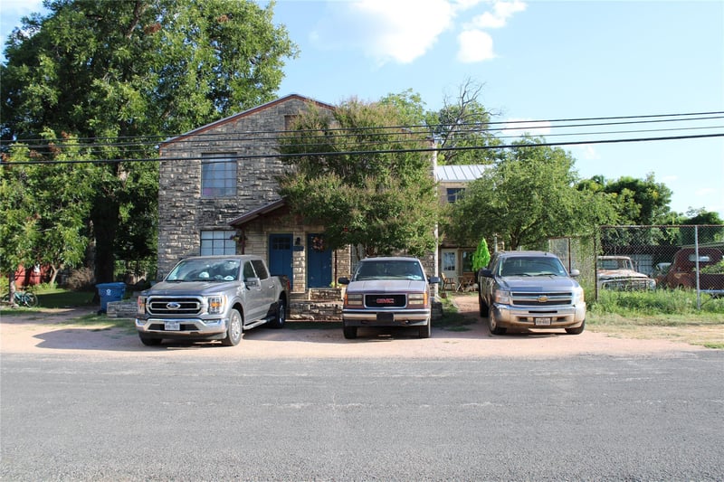615 Pecan ST, Junction, TX 76849