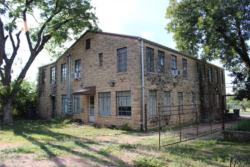 615 Pecan ST, Junction, TX 76849