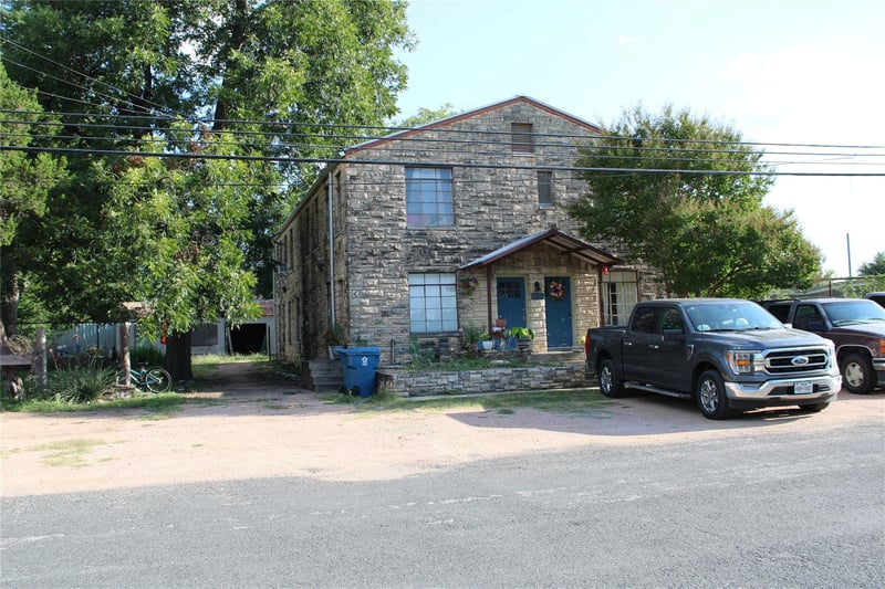 615 Pecan ST, Junction, TX 76849