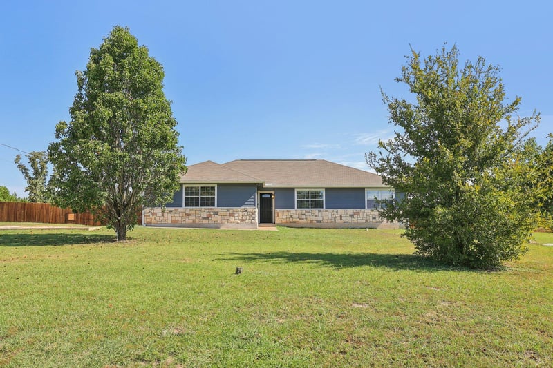 165 Cattlemens DR, Bastrop, TX 78602