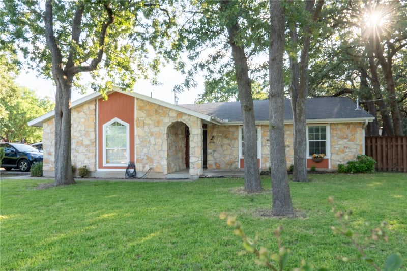 2107 Emerald Isle DR, Leander, TX 78641