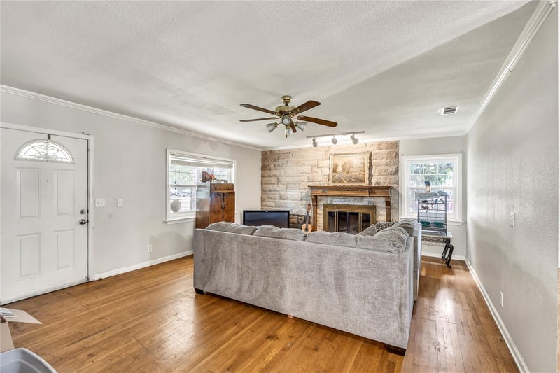 11909 Bluebonnet LN, Manchaca, TX 78652