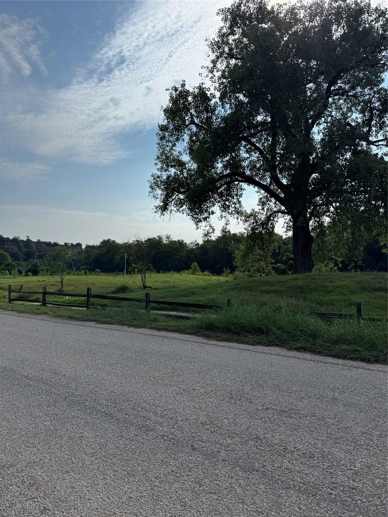 736 Riverside DR, Bastrop, TX 78602
