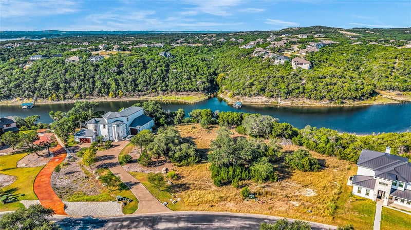 7216 Getaway DR, Jonestown, TX 78645