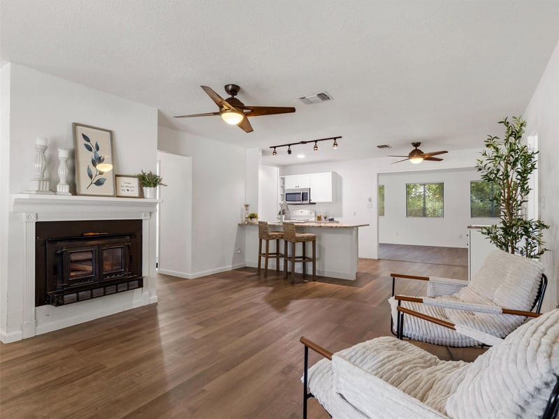 1037 Wilkes CIR, Smithville, TX 78957
