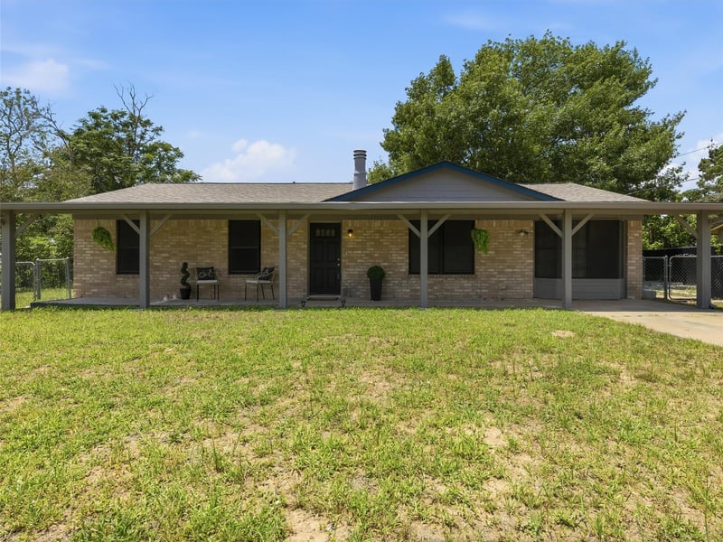 1037 Wilkes CIR, Smithville, TX 78957