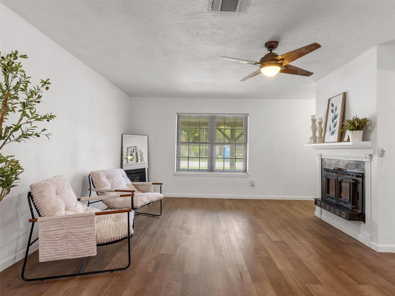 1037 Wilkes CIR, Smithville, TX 78957