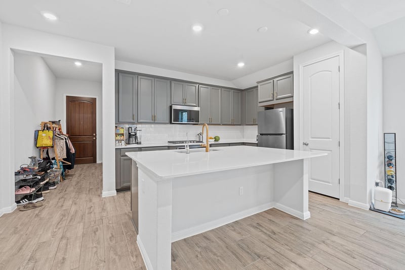219 Golden Gate LN, Kyle, TX 78640
