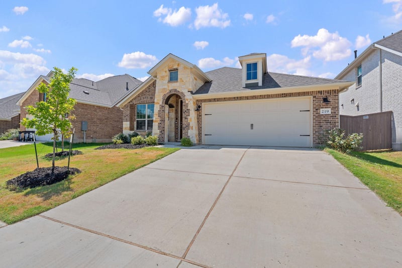219 Golden Gate LN, Kyle, TX 78640