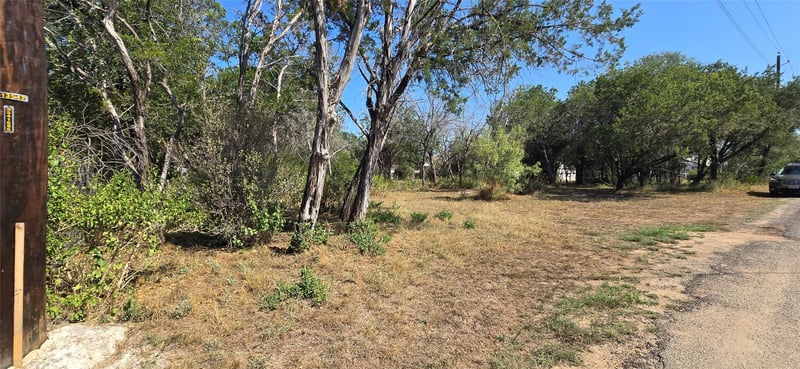 625 Dogwood LN, Cottonwood Shores, TX 78657