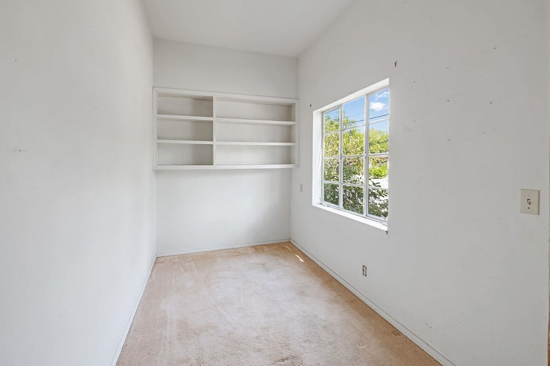 905 Kimbro ST, Taylor, TX 76574