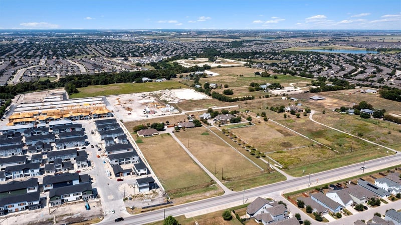 8010 County Road 110 RD, Round Rock, TX 78665