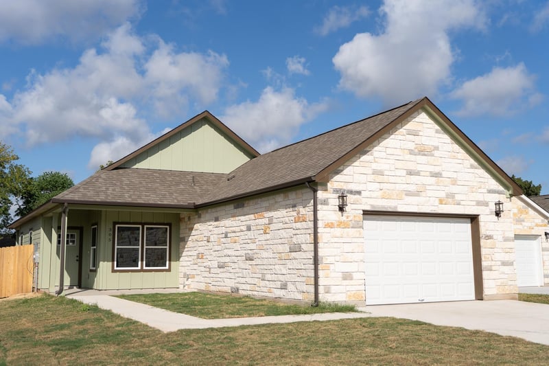 305 String Prairie Way, Smithville, TX 78957