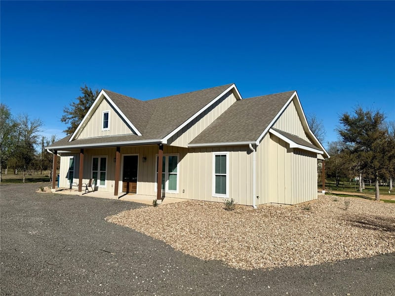 1353 Red Town RD #B, Elgin, TX 78621