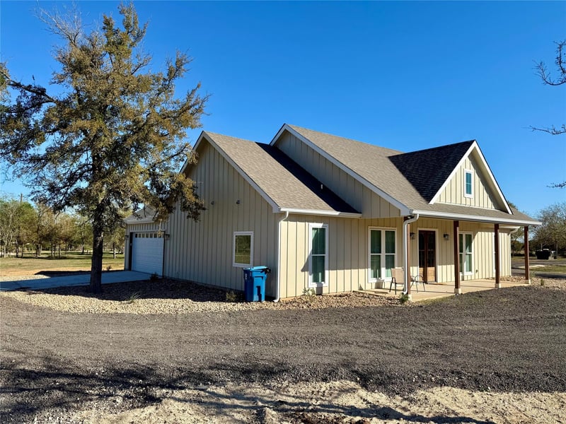 1353 Red Town RD #B, Elgin, TX 78621
