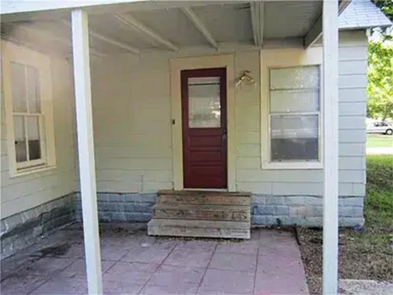 2105 North DR, Taylor, TX 76574