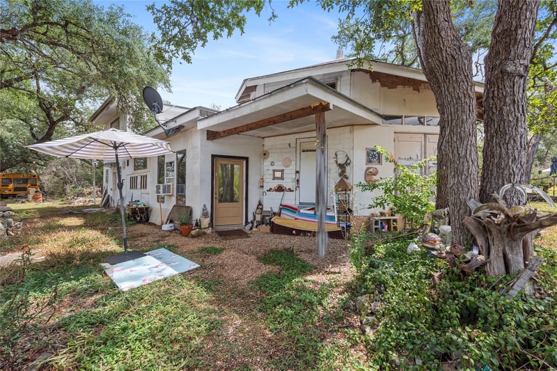 501 Limestone LN, Driftwood, TX 78619