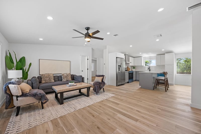 404 Pecan ST, Taylor, TX 76574