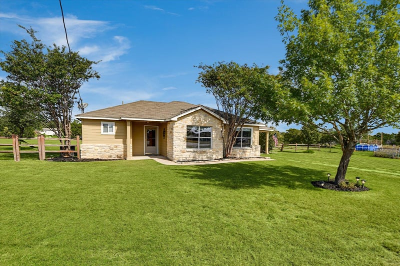 172 Round Up DR, Liberty Hill, TX 78642