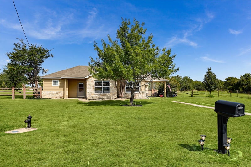 172 Round Up DR, Liberty Hill, TX 78642