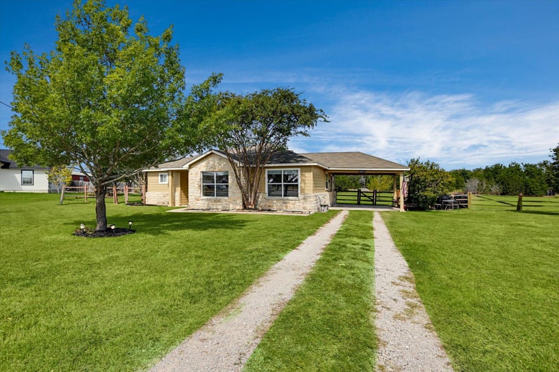 172 Round Up DR, Liberty Hill, TX 78642