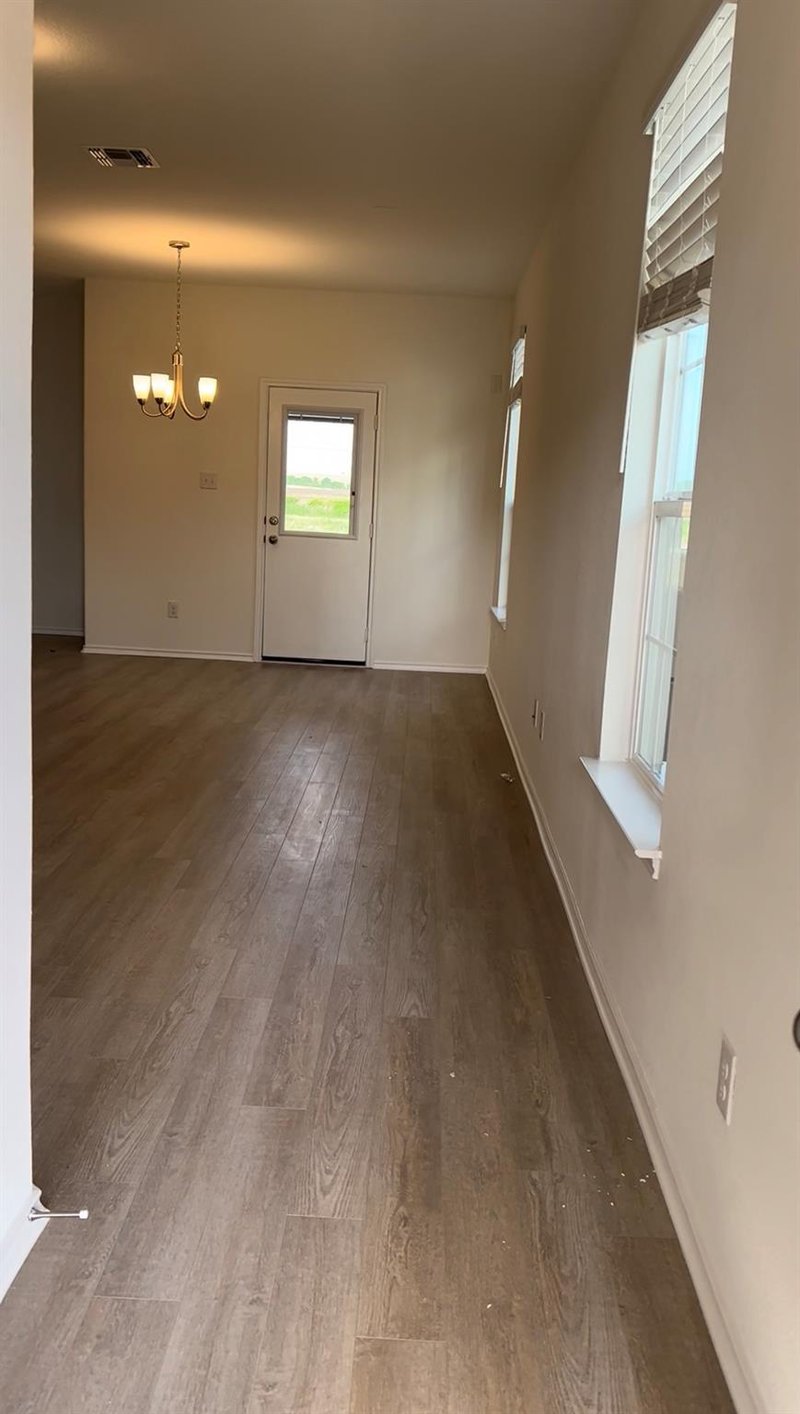 504 Barbary Coast LN, Jarrell, TX 76537