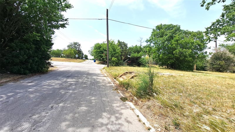 318 Burkett ST, Taylor, TX 76574