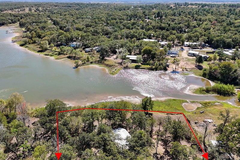 131 Moccasin Bend DR, Smithville, TX 78957