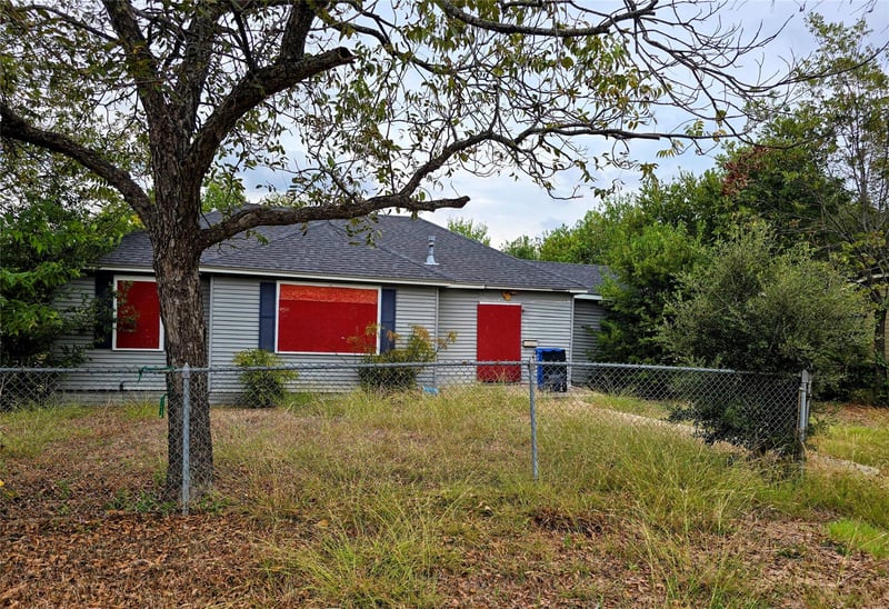 914 Porter - 901 W 5th, Taylor, TX 76574