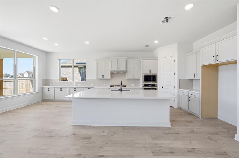 933 Sunny Ridge DR, Leander, TX 78641