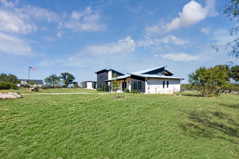 108 Schoolhouse LN, Spicewood, TX 78669
