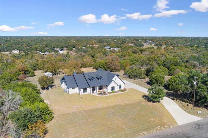 1250 Creekview DR, Salado, TX 76571