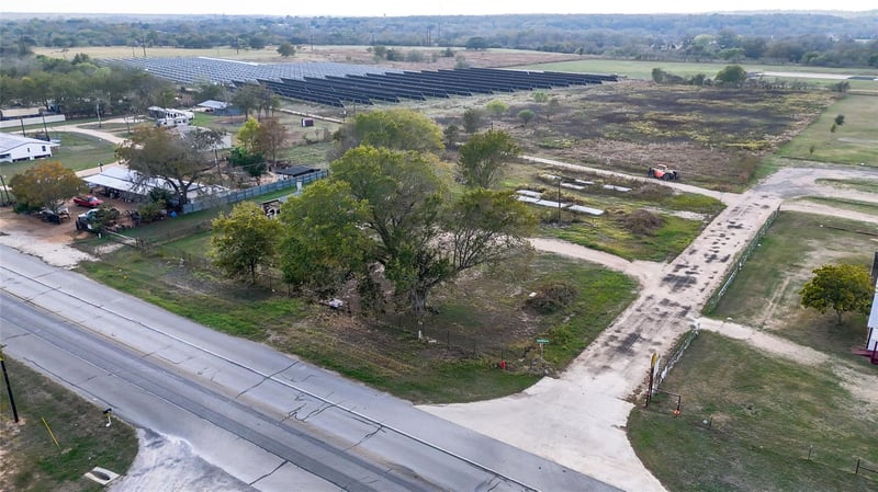 655 Loop 230 , Smithville, TX 78957