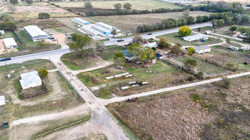 655 Loop 230 , Smithville, TX 78957