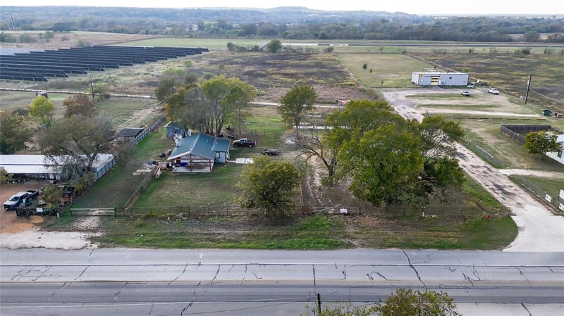 655 Loop 230 , Smithville, TX 78957