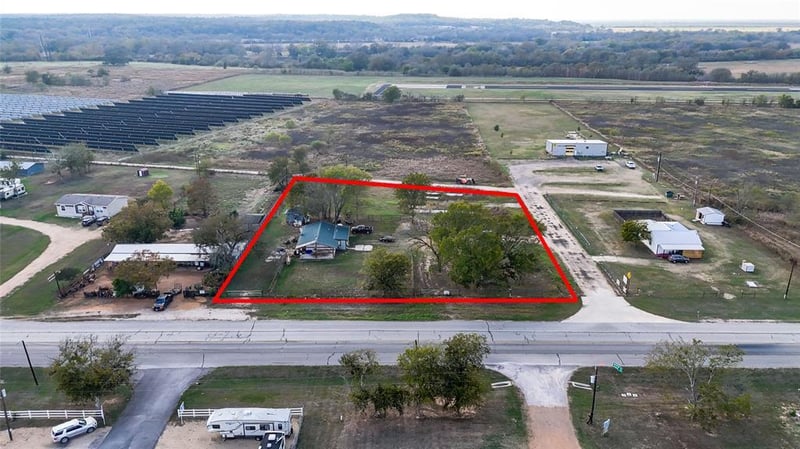 655 Loop 230 , Smithville, TX 78957