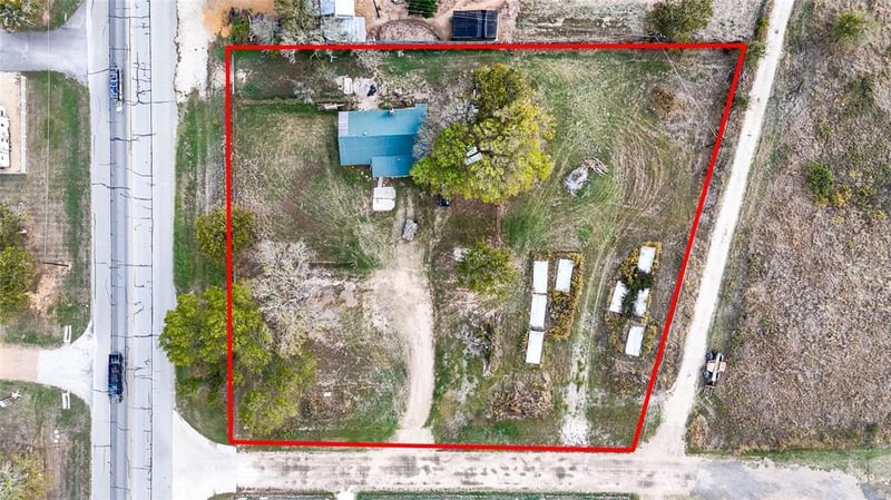 655 Loop 230 , Smithville, TX 78957