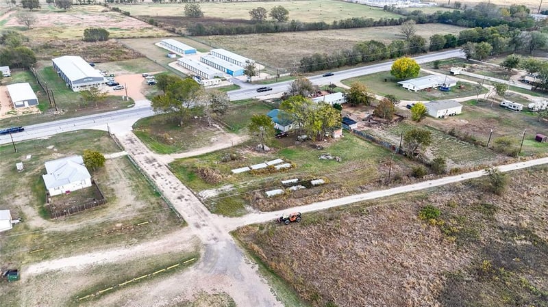 655 Loop 230 , Smithville, TX 78957