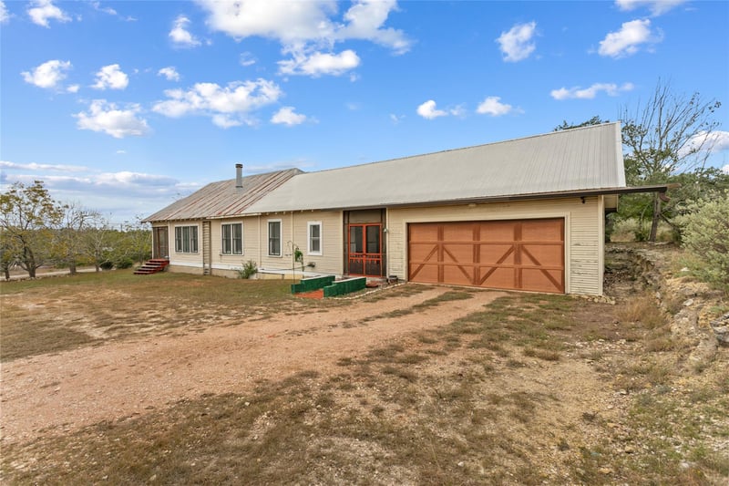 500 Springlake DR, Dripping Springs, TX 78620