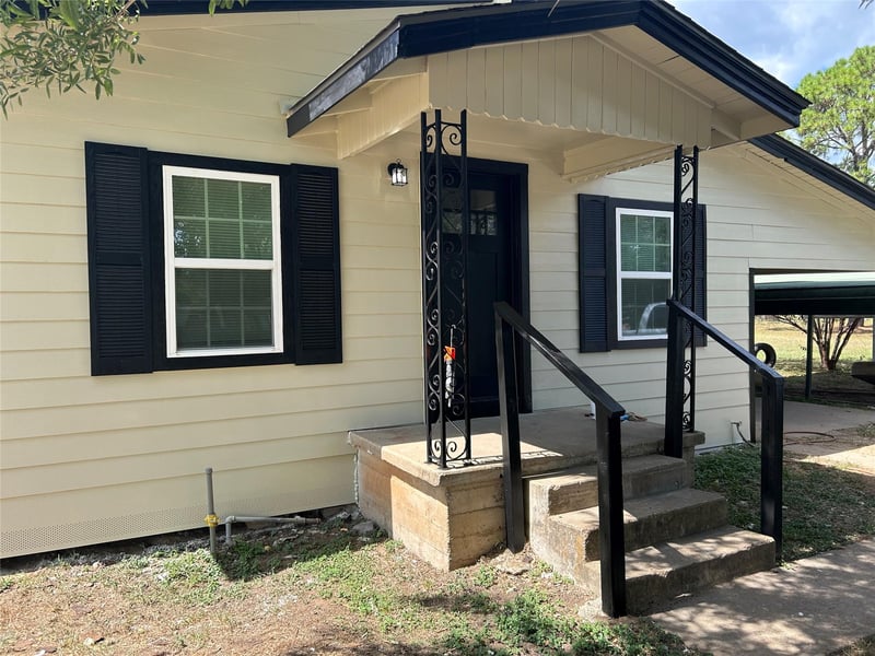 317 Webb ST, Smithville, TX 78957