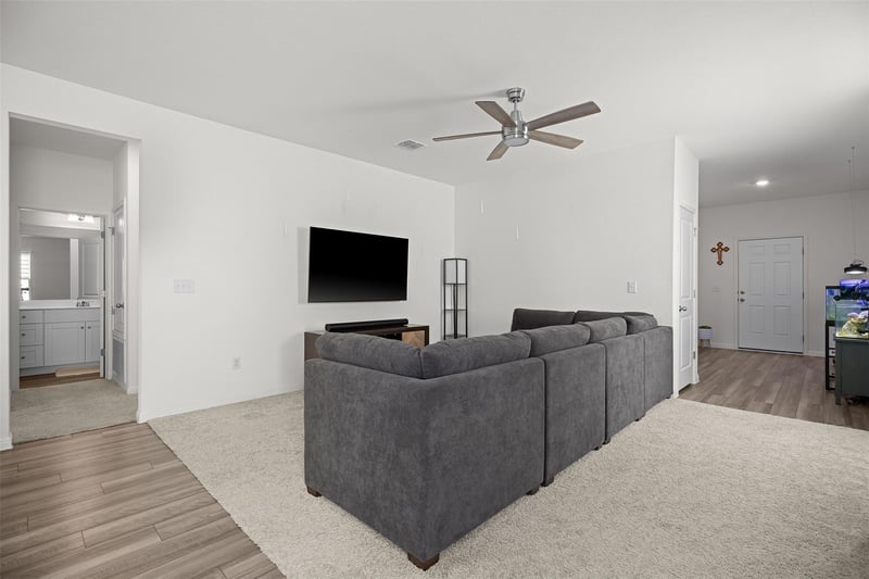 104 Enforcer Loop, Jarrell, TX 76537