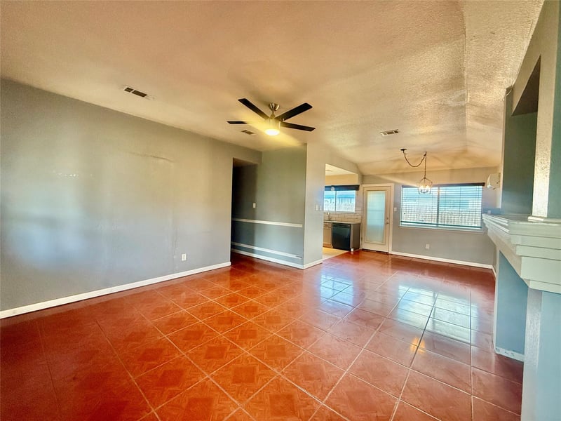 305 Maple LN, Elgin, TX 78621