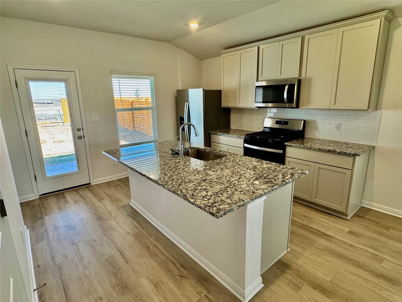 121 Holmby DR, Hutto, TX 78634