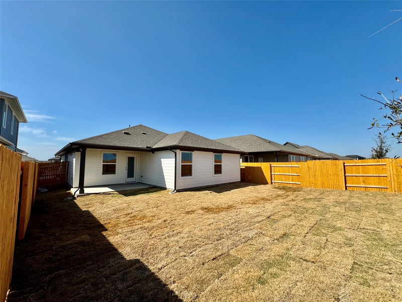 121 Holmby DR, Hutto, TX 78634